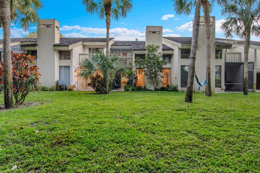 Beautifully updated and spacious townhome in the heart of - photo 47