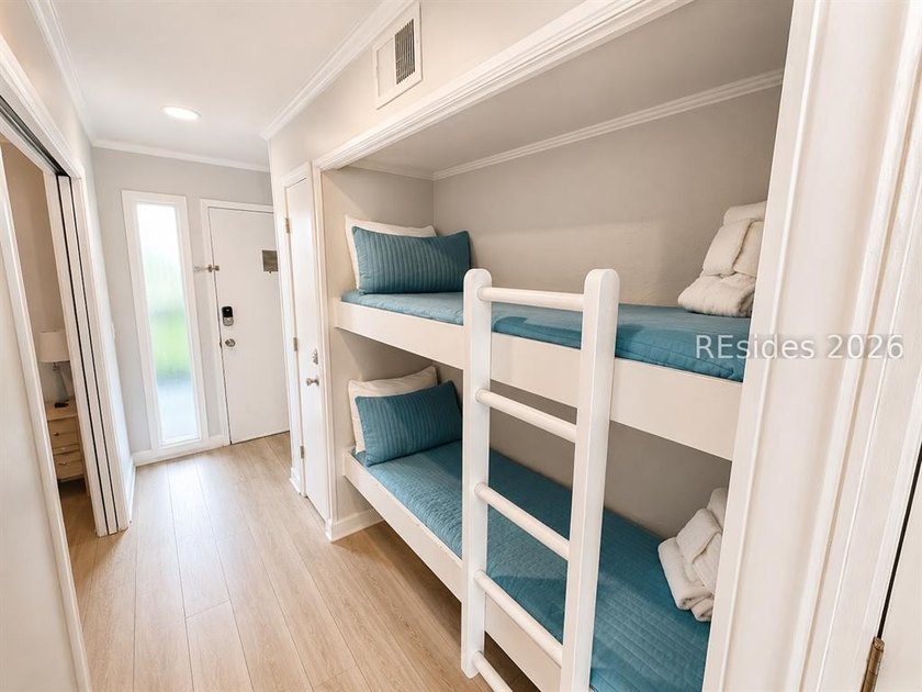 Beautifully REMODELED FIRST-FLOOR villa in the desirable A - photo 8