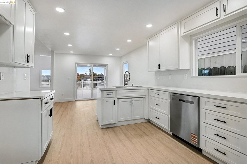 Make your dreams come true with PANORAMIC BAY VIEWS! Remodeled - photo 19