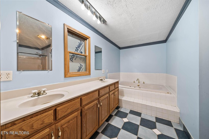 BACK ON MARKET BY NO FAULT OF THE SELLER. Buyer's financing fell - photo 23
