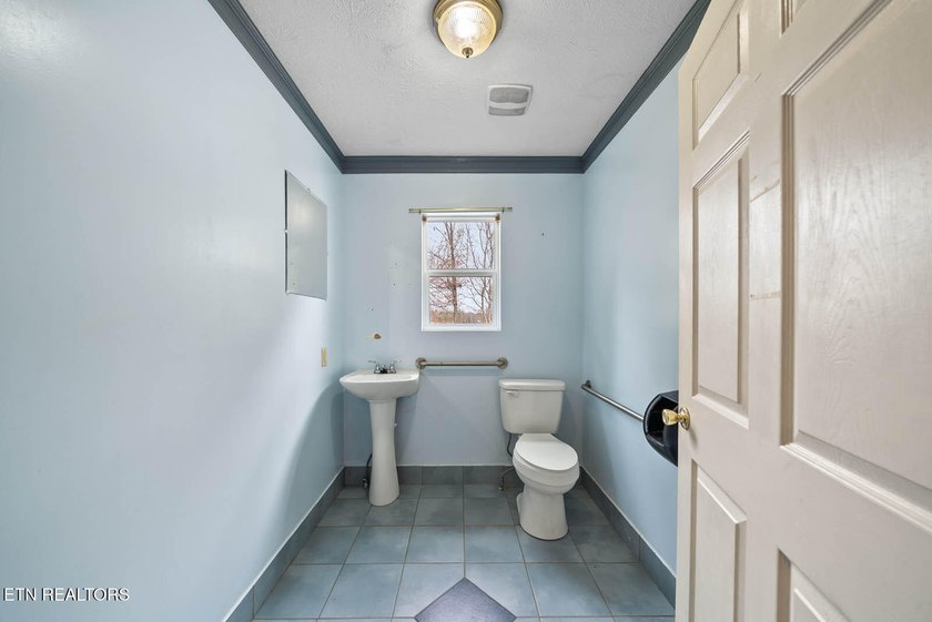 BACK ON MARKET BY NO FAULT OF THE SELLER. Buyer's financing fell - photo 24