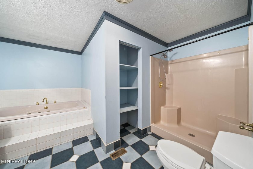BACK ON MARKET BY NO FAULT OF THE SELLER. Buyer's financing fell - photo 25