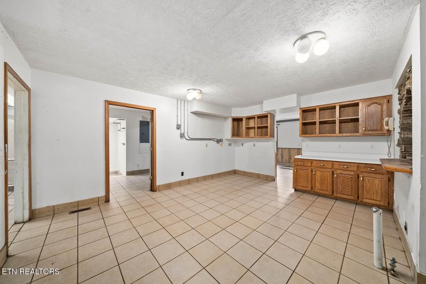BACK ON MARKET BY NO FAULT OF THE SELLER. Buyer's financing fell - photo 27