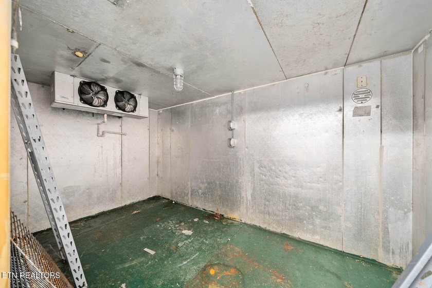BACK ON MARKET BY NO FAULT OF THE SELLER. Buyer's financing fell - photo 34
