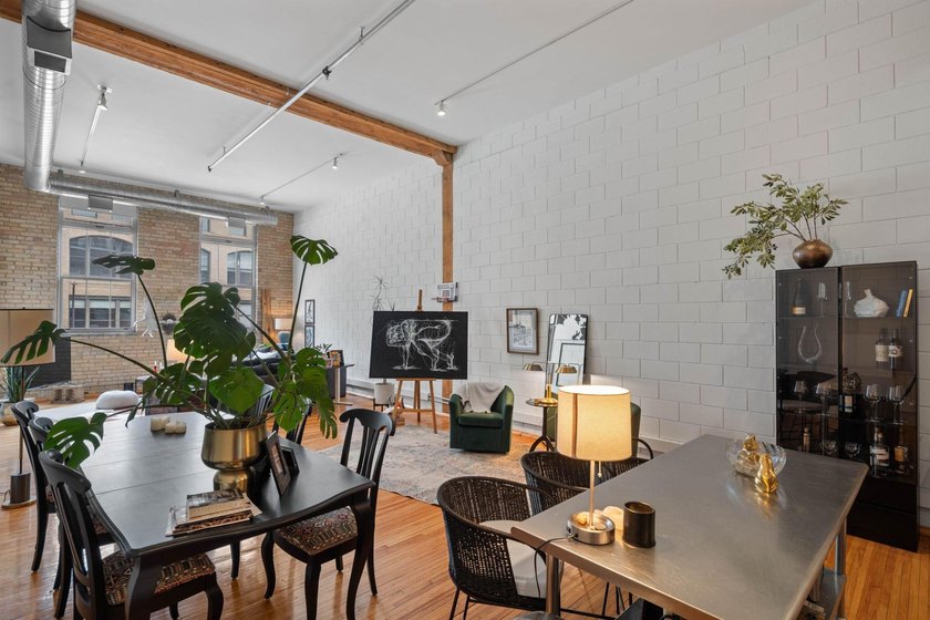 This unique true loft offers a flexible - photo 5