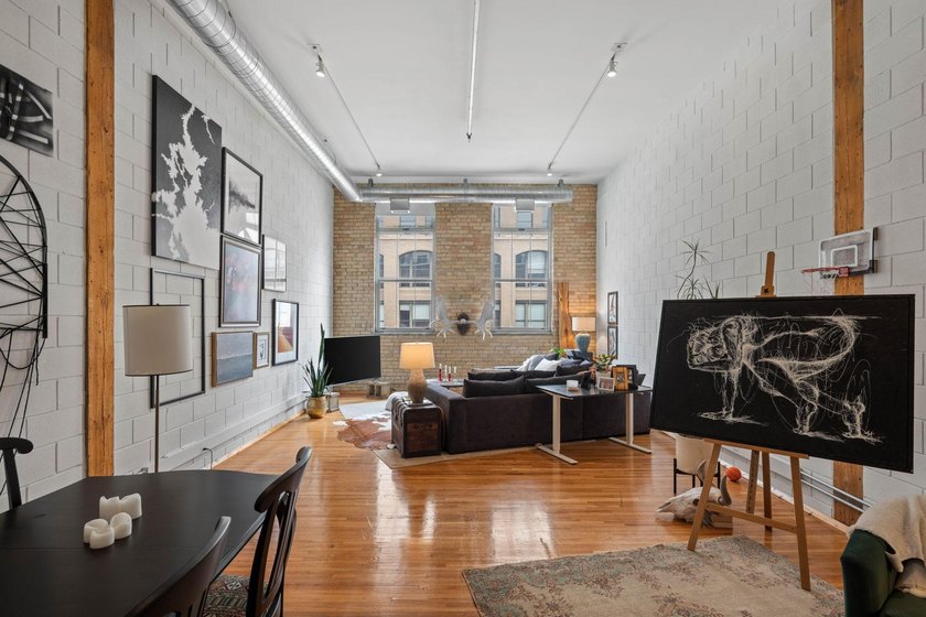 This unique true loft offers a flexible - photo 6