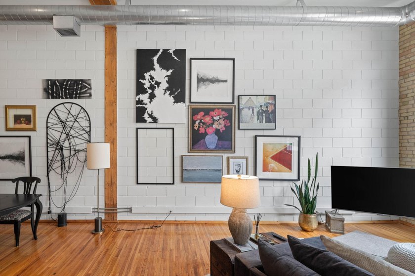 This unique true loft offers a flexible - photo 9