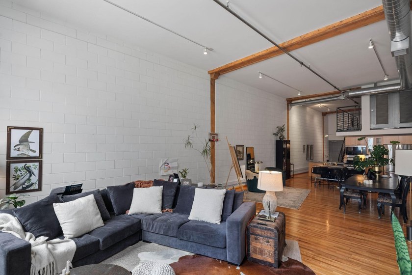This unique true loft offers a flexible - photo 10