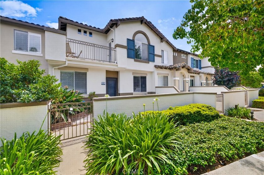 Welcome to 2329 Sunningdale Drive, a beautifully maintained - photo 2