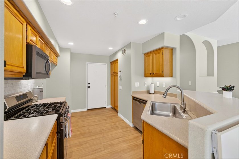 Welcome to 2329 Sunningdale Drive, a beautifully maintained - photo 10