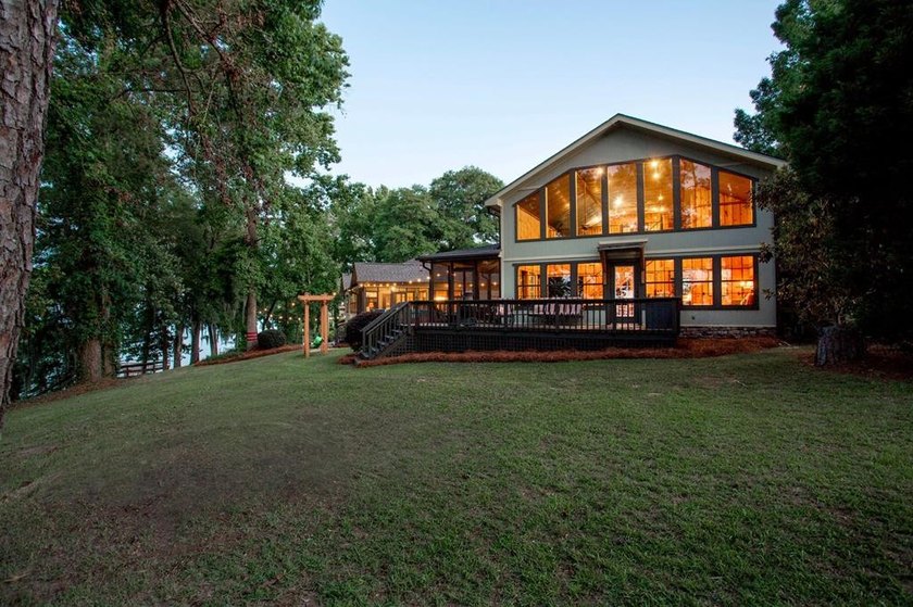 Luxury waterfront living awaits at this exceptional - photo 11