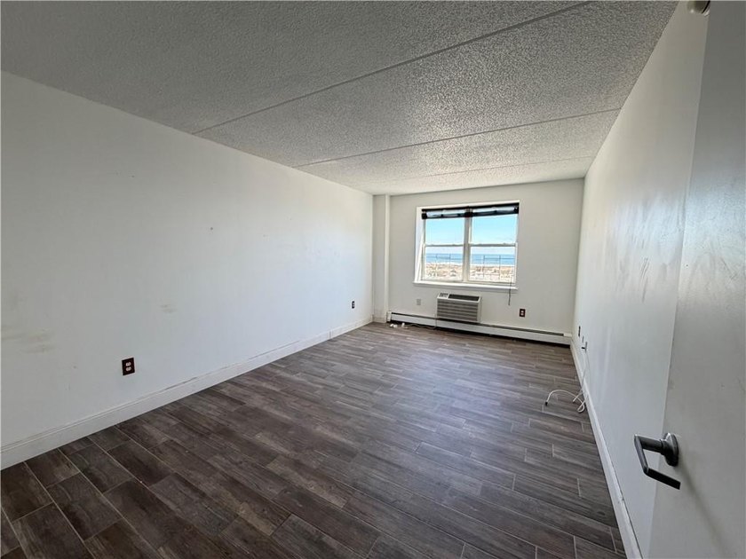 Welcome to this spacious and beautifully positioned corner-unit - photo 14