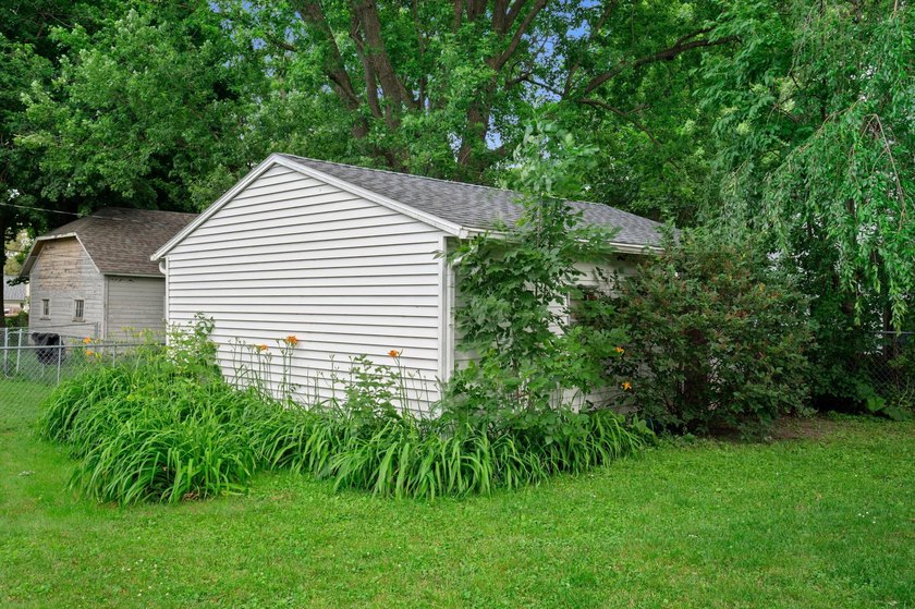 Looking for a nice house that you can make into your own? look - photo 23