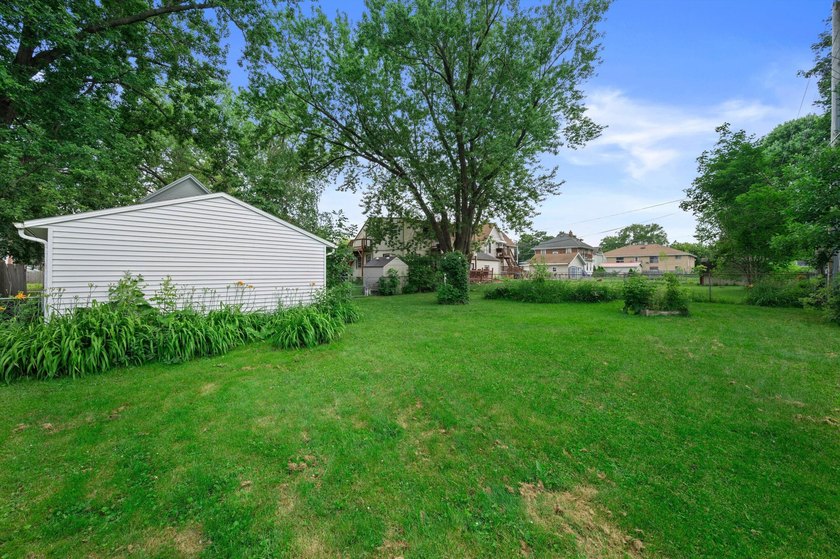 Looking for a nice house that you can make into your own? look - photo 24