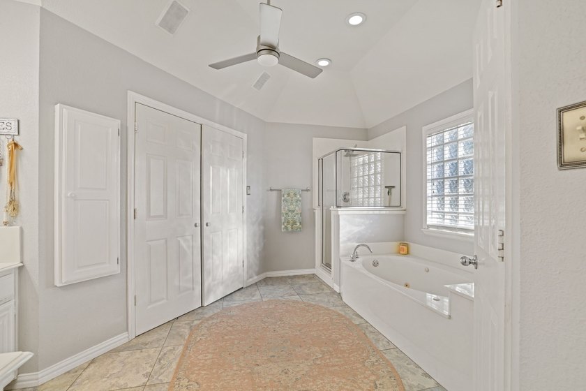 Privacy, mature trees, and a peaceful setting are becoming - photo 18