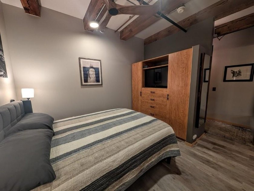 This beautifully maintained, open-concept condo/loft at River - photo 19