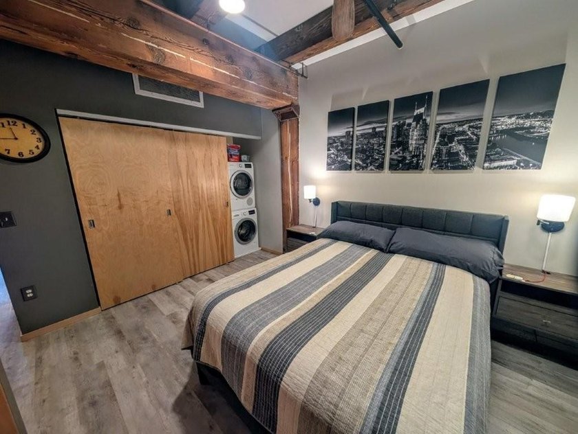 This beautifully maintained, open-concept condo/loft at River - photo 20