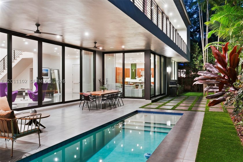 Stunning Coconut Grove residence showcasing soaring ceilings and - photo 8