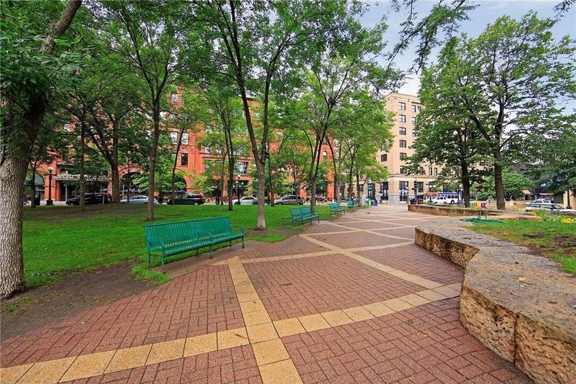 This beautifully maintained, open-concept condo/loft at River - photo 28