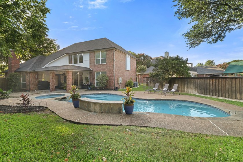 Privacy, mature trees, and a peaceful setting are becoming - photo 34