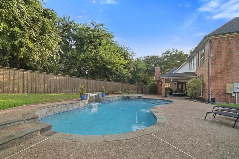 Privacy, mature trees, and a peaceful setting are becoming - photo 35