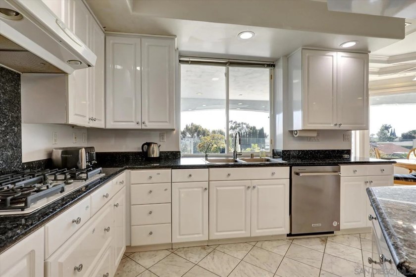 Single-Level View Estate with Rare 46' RV Garage in Del Cerro - photo 3