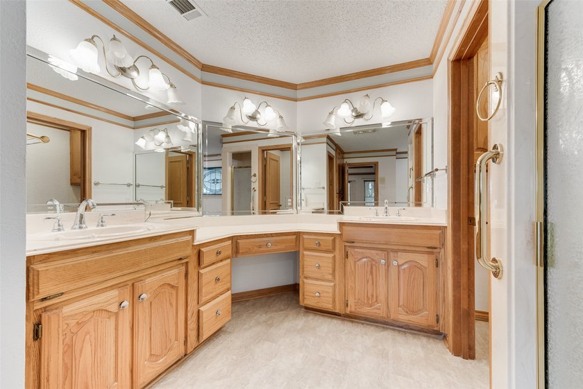 Rare 64 Acre Luxury Waterfront Ranch Estate has a Private - photo 22