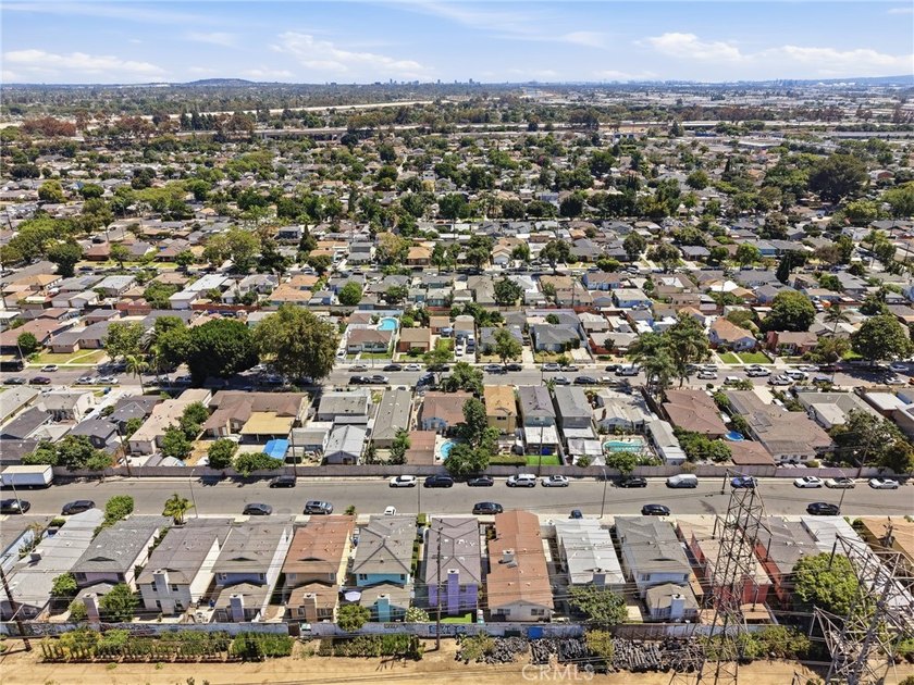 Welcome to this beautifully updated 3-bedroom, 2.5-bath home - photo 31