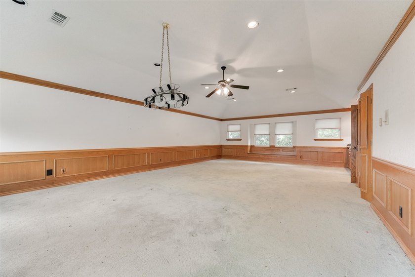 Rare 64 Acre Luxury Waterfront Ranch Estate has a Private - photo 31