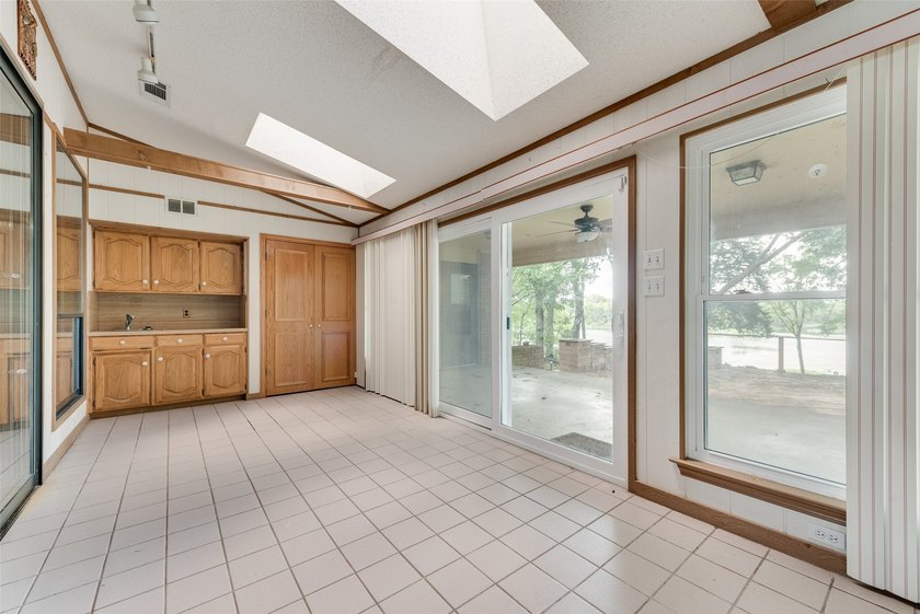 Rare 64 Acre Luxury Waterfront Ranch Estate has a Private - photo 33
