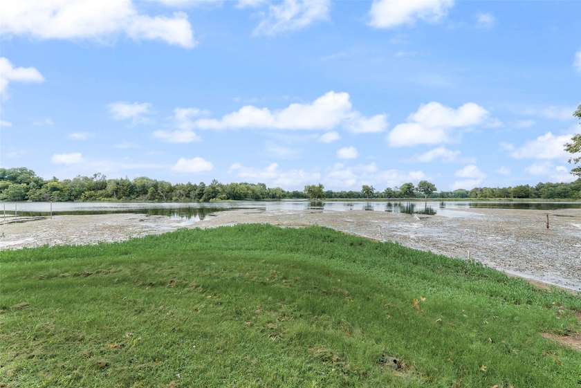 Rare 64 Acre Luxury Waterfront Ranch Estate has a Private - photo 37