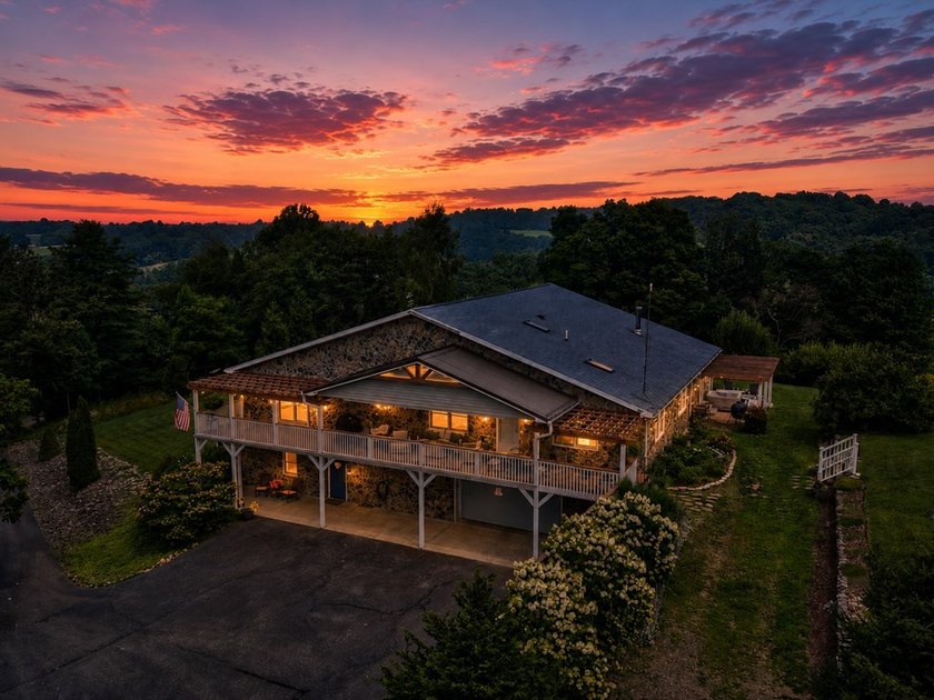 PRIVATE, GATED BLUE RIDGE MOUNTAIN ESTATE on 15.5 unrestricted - photo 2