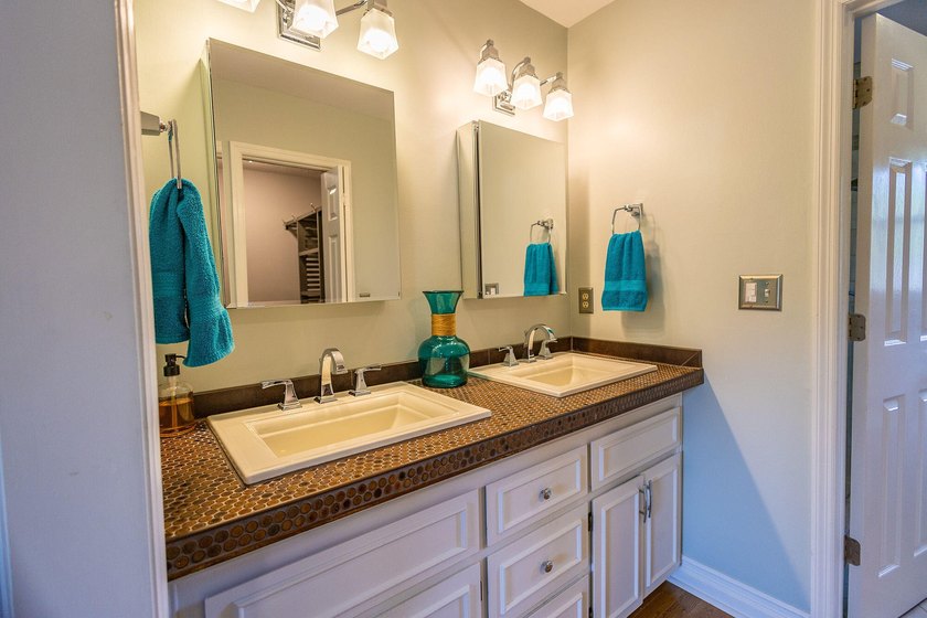 Refined Elegance in Whitehall at its best!l Discover the - photo 6