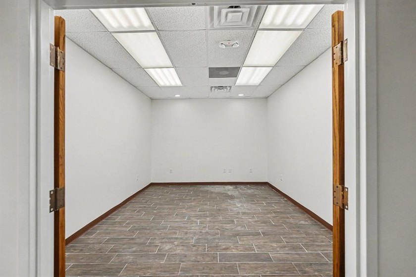 Rare opportunity to own a fully renovated commercial office - photo 33