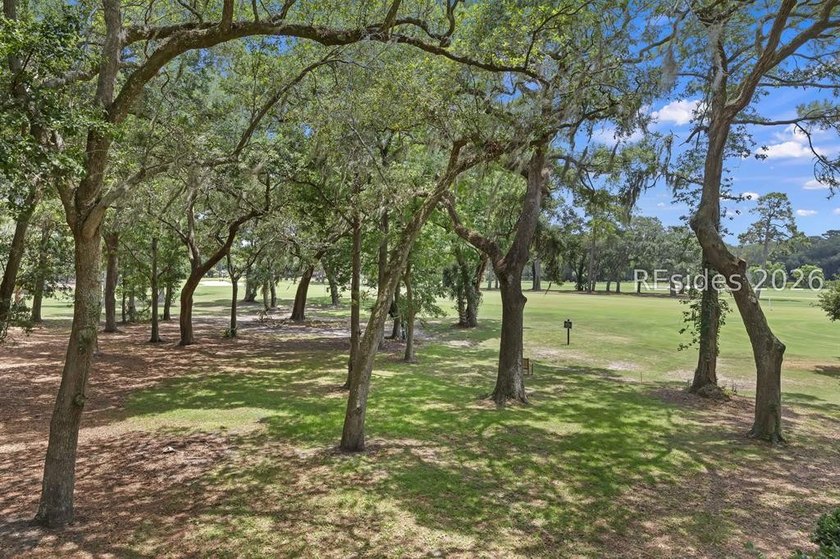 In the heart of Palmetto Dunes, this beautiful villa is the kind - photo 3