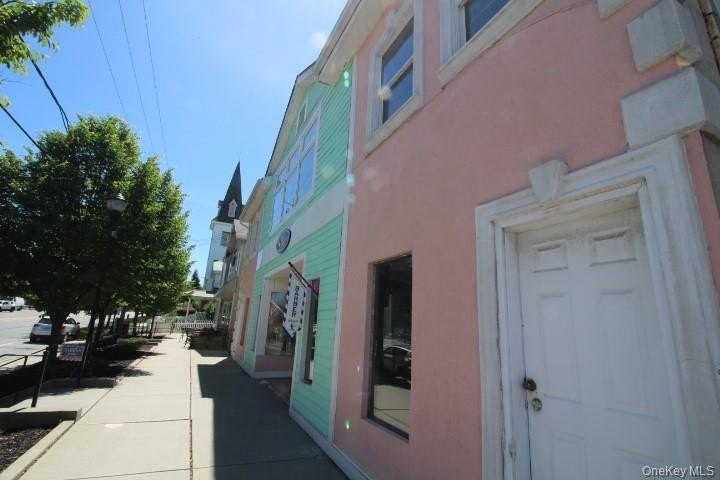 Great location in the Heart of the Village of Monticello - photo 3