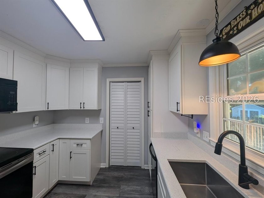 Single-level, elevated 3-bedroom, 2-bath home in the Baywood - photo 5