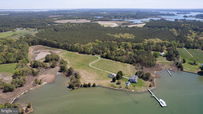 Welcome to a rare waterfront retreat on Hudson Creek offering - photo 2