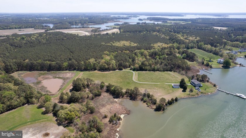 Welcome to a rare waterfront retreat on Hudson Creek offering - photo 3