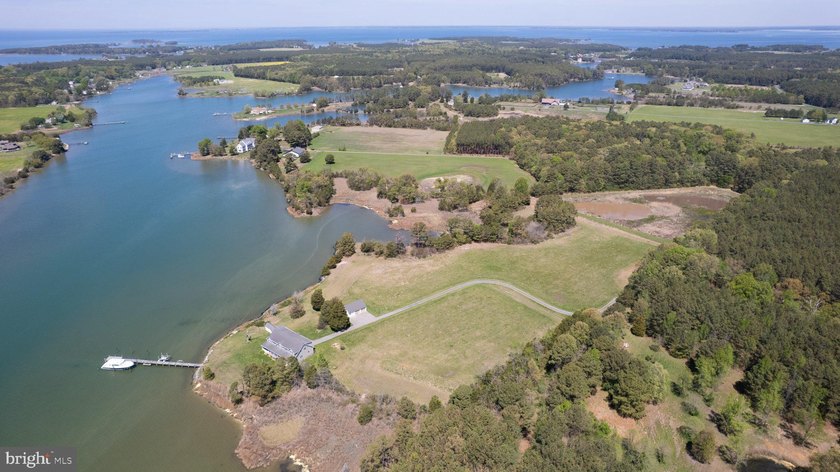 Welcome to a rare waterfront retreat on Hudson Creek offering - photo 10