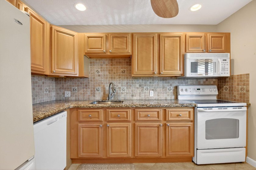 Finest location in Palm Beach County, ultra - private, 7- miles - photo 9