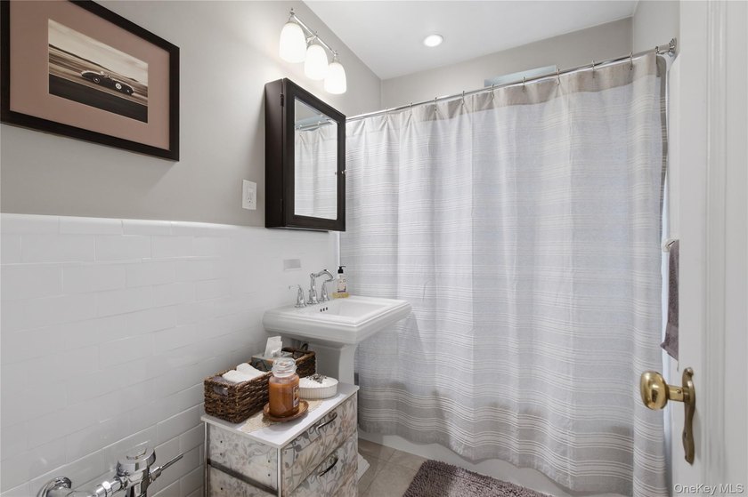 Come experience this beautiful pre-war one bedroom, one bathroom - photo 8