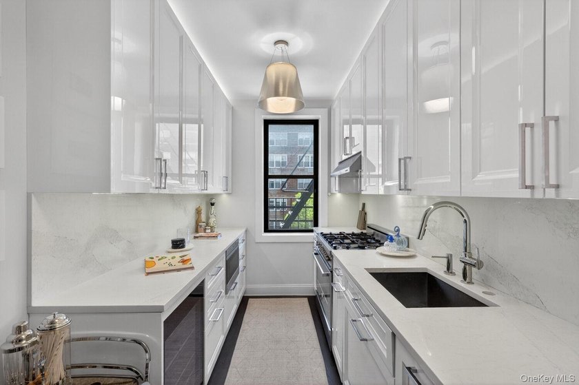 Rarely-available, meticulously renovated West Village 2-Bedroom - photo 5