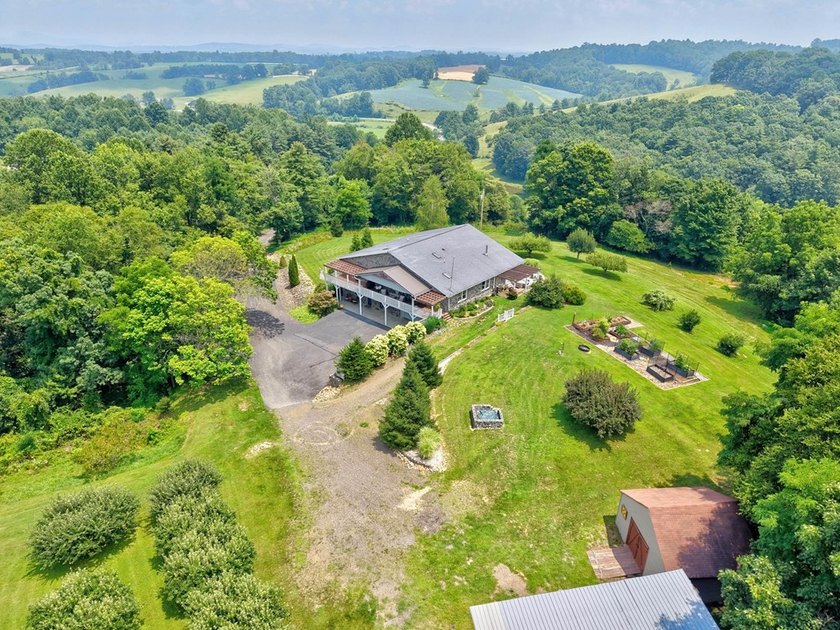 PRIVATE, GATED BLUE RIDGE MOUNTAIN ESTATE on 15.5 unrestricted - photo 13