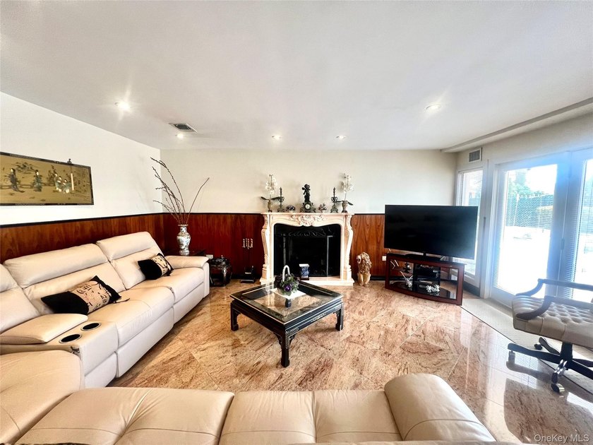 Stately stucco Hi-Ranch offering approximately 3,000 sq. ft. of - photo 20