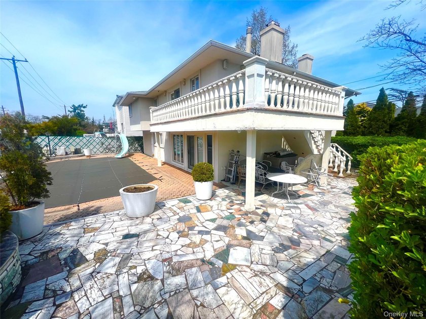 Stately stucco Hi-Ranch offering approximately 3,000 sq. ft. of - photo 21