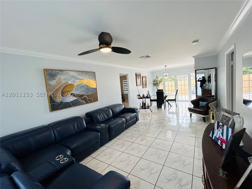 Welcome to this beautiful townhouse with 3 bedrooms and 2 - photo 4