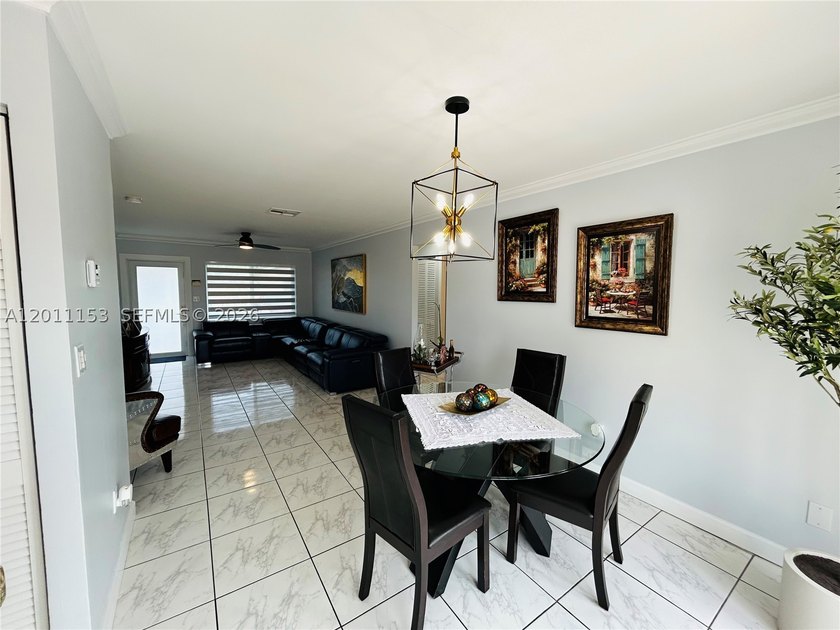 Welcome to this beautiful townhouse with 3 bedrooms and 2 - photo 6