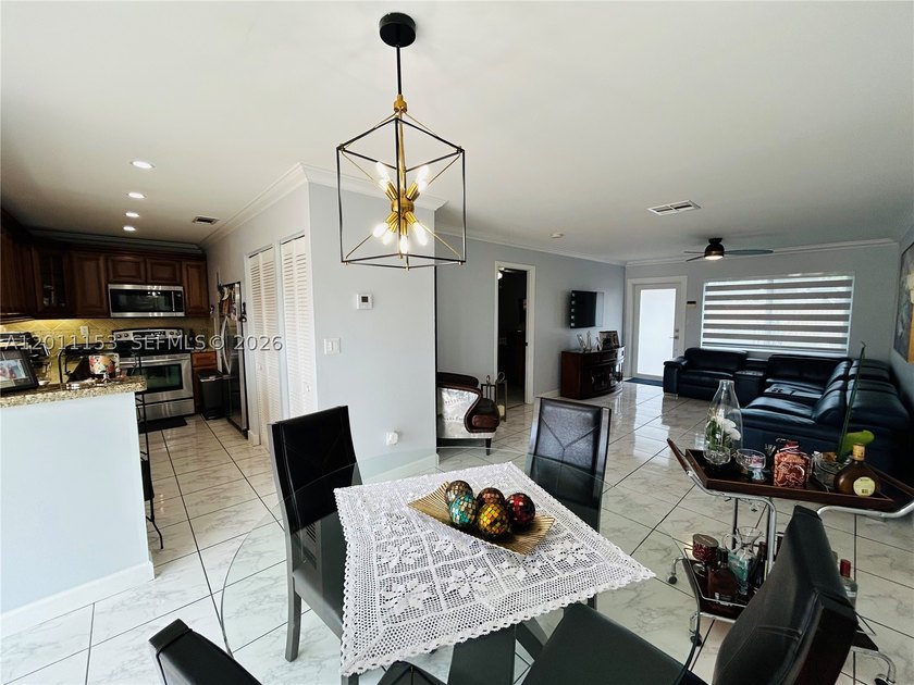 Welcome to this beautiful townhouse with 3 bedrooms and 2 - photo 7