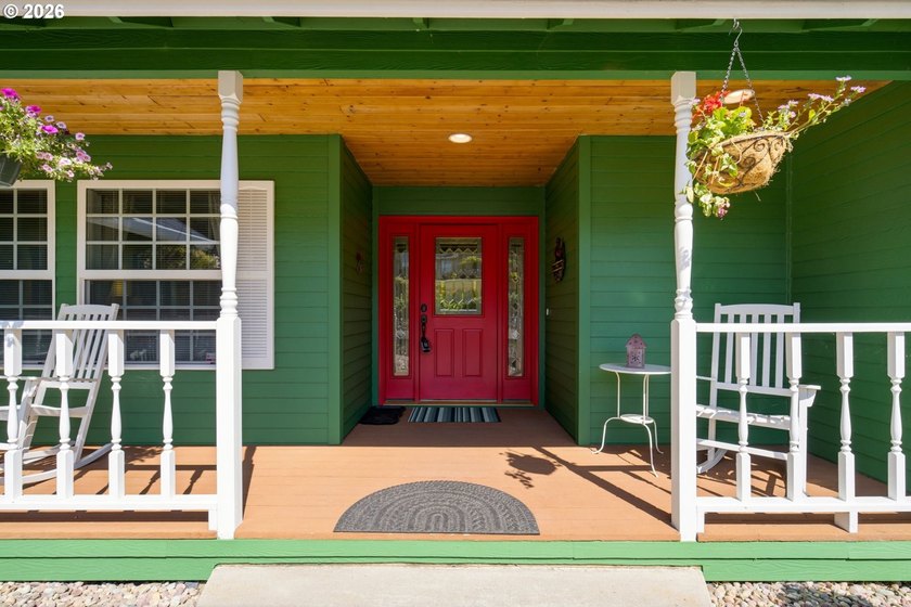 OPEN SUNDAY JULY 26th FROM 12pm - 2pm.Country living meets - photo 4